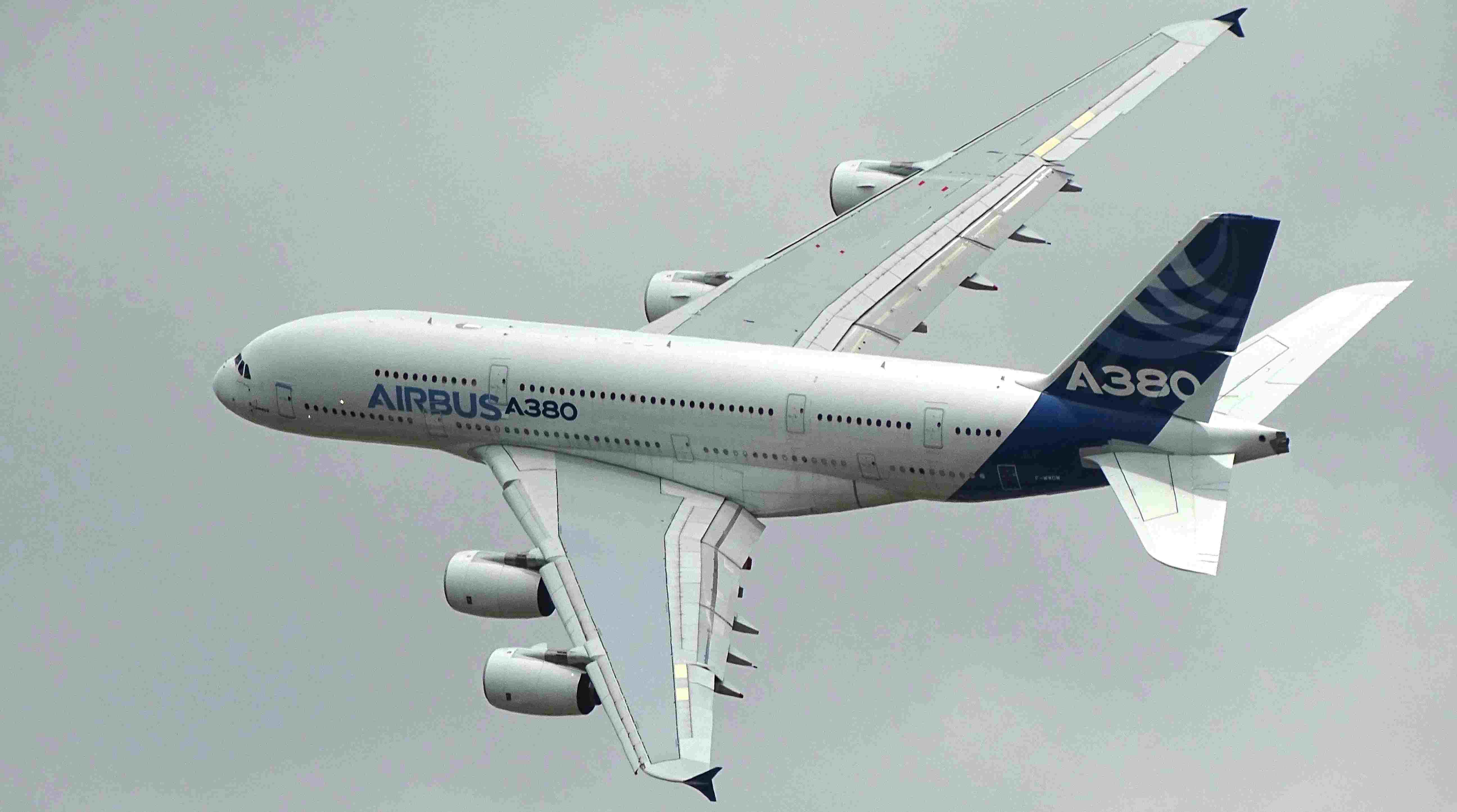 Biggest passenger airplane in the world - Airbus A380-800